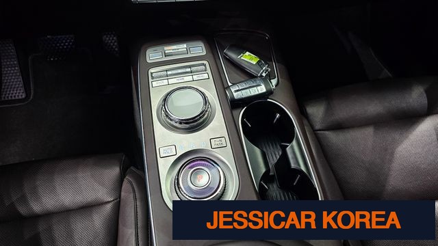 2021 Genesis GV70 - Thumbnail 17