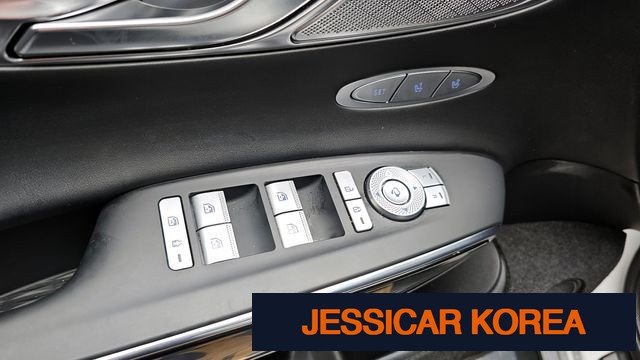 2023 Genesis GV70 - Thumbnail 13