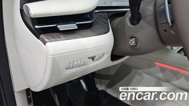 2022 Genesis G90 (RS4) - Thumbnail 8