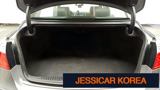 2009 Hyundai Genesis - Thumbnail 3
