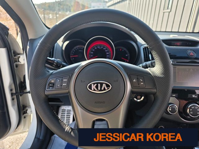 2011 Kia Forte Coupe - Thumbnail 2