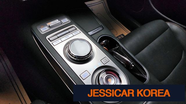 2024 Genesis GV70 - Thumbnail 17