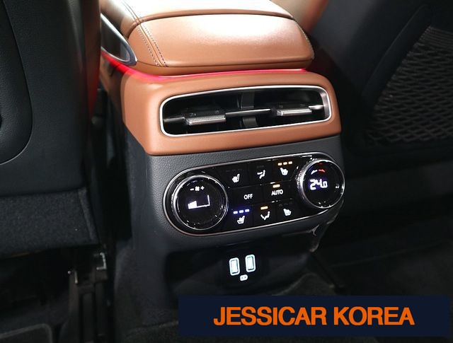 2021 Genesis GV70 - Thumbnail 13
