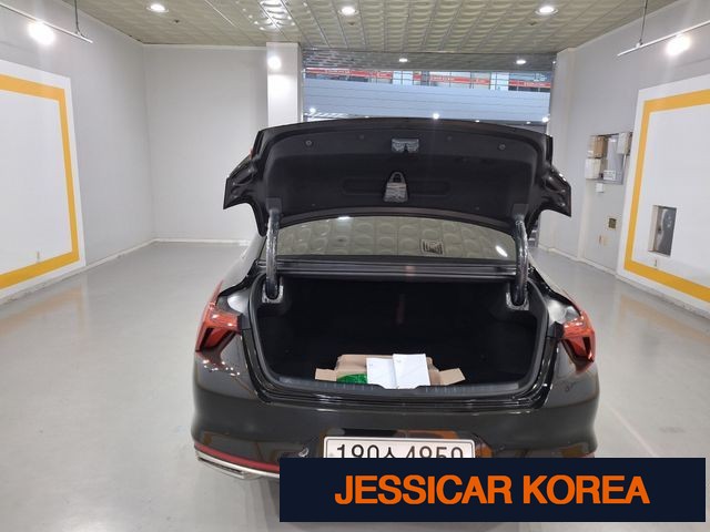 2022 Kia K8 - Thumbnail 12