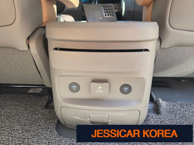 2025 Hyundai Staria - Thumbnail 3