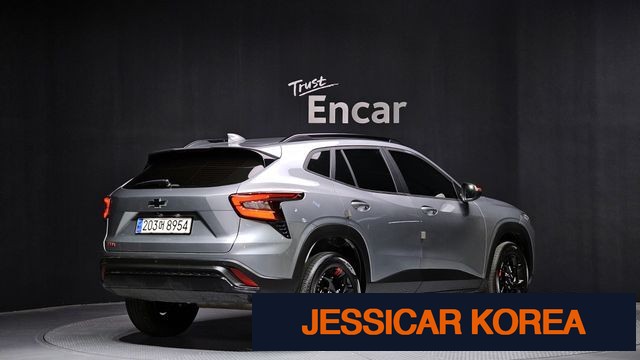 2025 Chevrolet Trax Crossover - Thumbnail 2