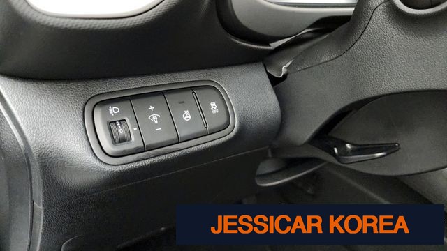 2023 Hyundai Venue - Thumbnail 3