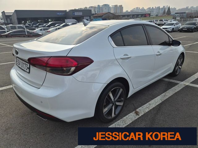 2017 Kia The New K3 - Thumbnail 8