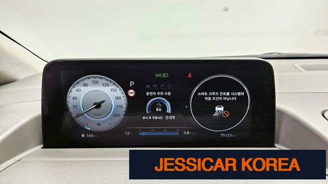 2022 Hyundai Staria - Thumbnail 3