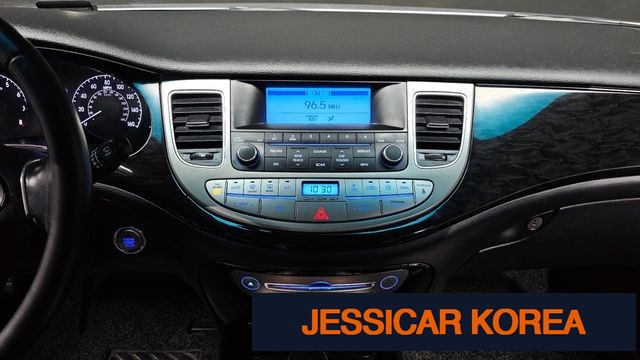 2013 Hyundai Genesis - Thumbnail 2