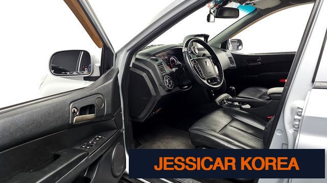 2015 KG Mobility Korando Sports - Thumbnail 4