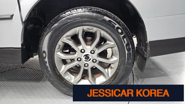 2015 KG Mobility Korando Sports - Thumbnail 7
