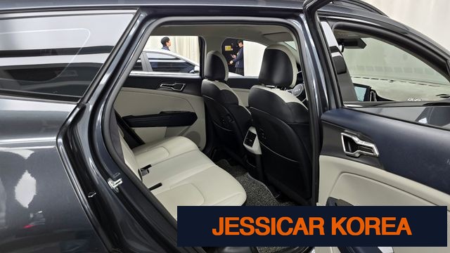 2022 Kia Sportage 5th Gen - Thumbnail 2