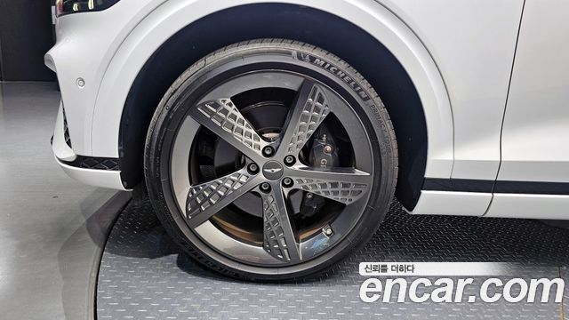 2024 Genesis GV70 - Thumbnail 14