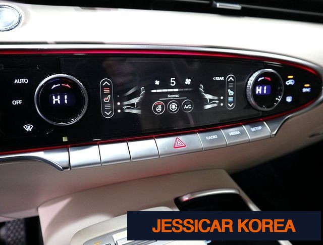 2023 Genesis GV70 - Thumbnail 18