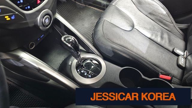 2012 Hyundai Veloster - Thumbnail 7
