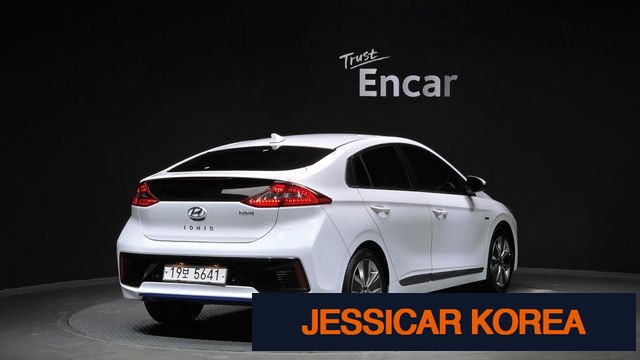 2017 Hyundai Ioniq Hybrid - Thumbnail 3