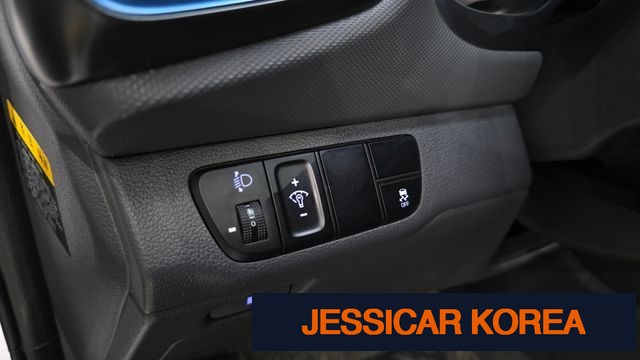 2017 Hyundai Ioniq Hybrid - Thumbnail 5