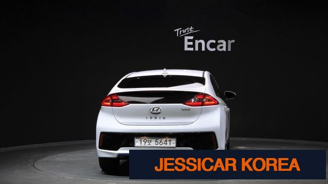 2017 Hyundai Ioniq Hybrid - Thumbnail 15