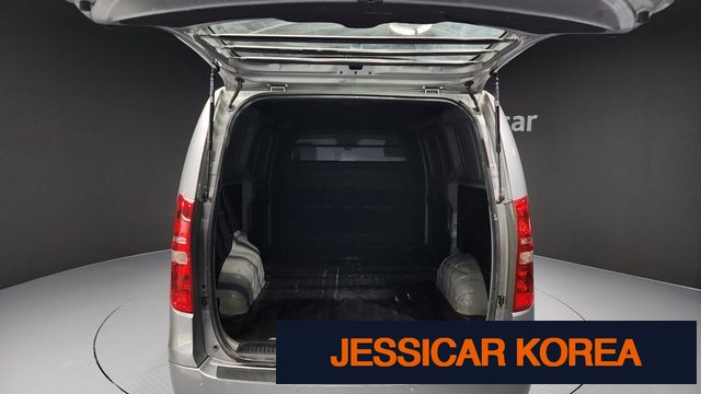 2016 Hyundai Grand Starex - Thumbnail 3