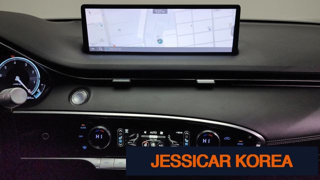 2021 Genesis GV70 - Thumbnail 12