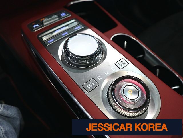 2021 Genesis GV70 - Thumbnail 15