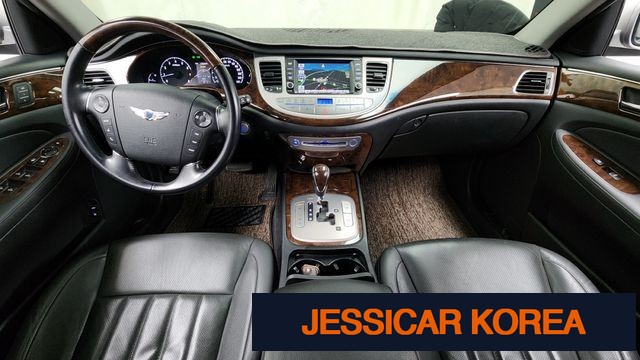 2011 Hyundai Genesis - Thumbnail 2