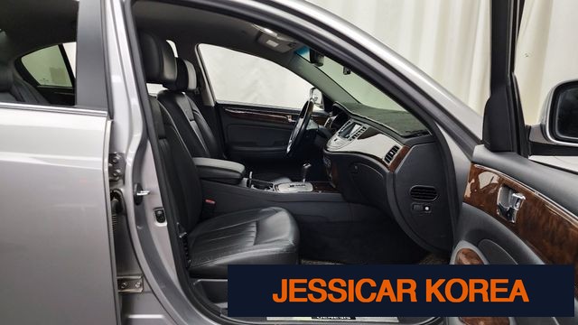 2011 Hyundai Genesis - Thumbnail 18