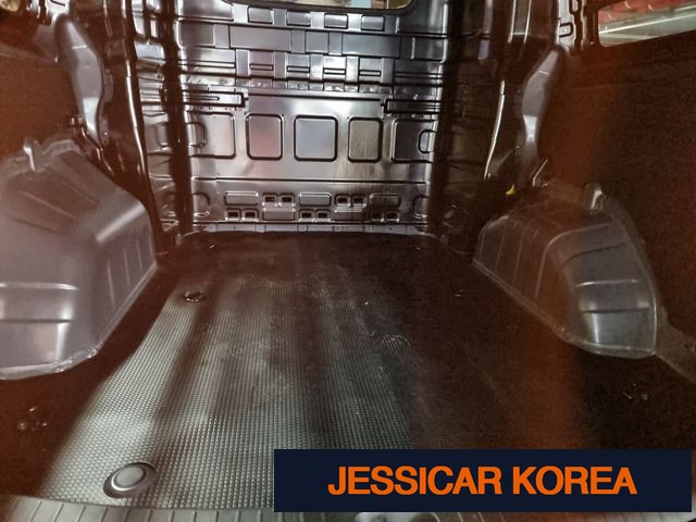 2024 Hyundai Staria - Thumbnail 3