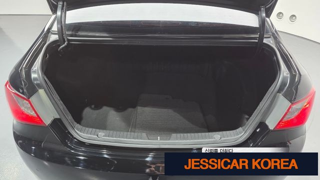 2011 Hyundai YF Sonata - Thumbnail 4