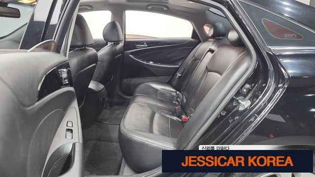 2011 Hyundai YF Sonata - Thumbnail 6