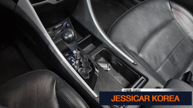 2011 Hyundai YF Sonata - Thumbnail 9