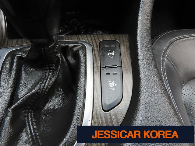 2011 Kia K5 - Thumbnail 2