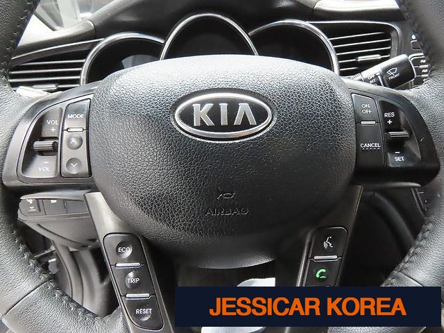 2011 Kia K5 - Thumbnail 10