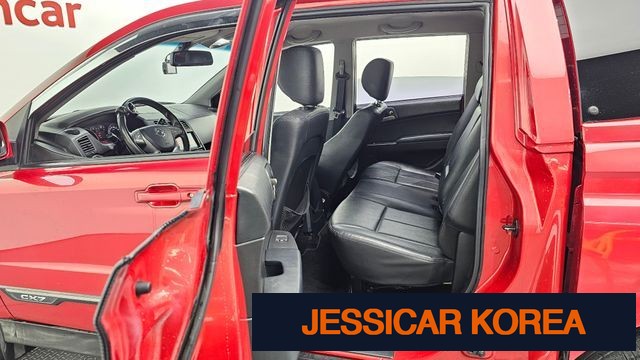 2015 KG Mobility Korando Sports - Thumbnail 2