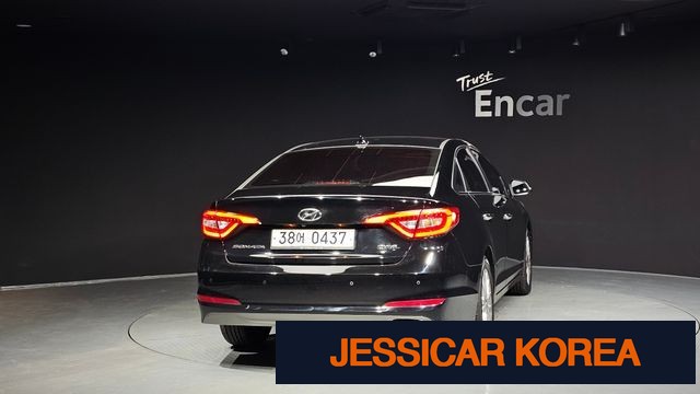2016 Hyundai LF Sonata - Thumbnail 17