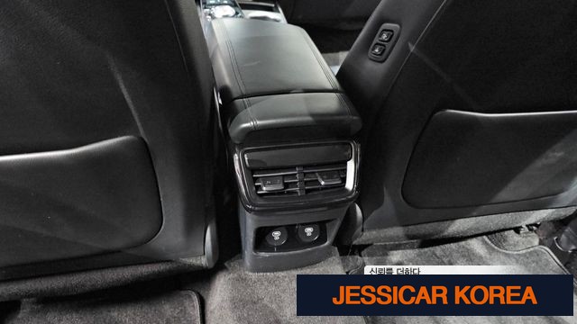2023 Kia K8 - Thumbnail 2