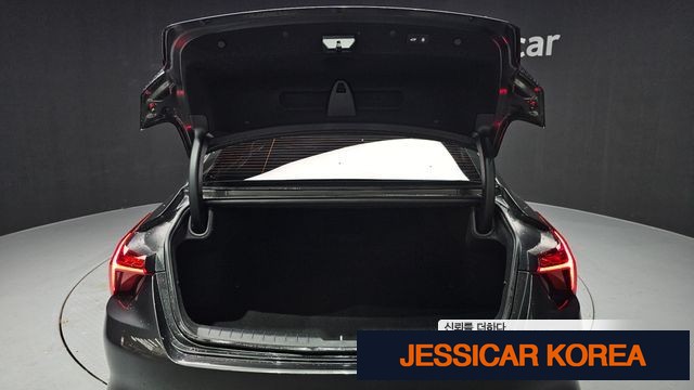 2023 Kia K8 - Thumbnail 7