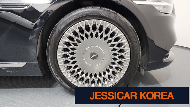 2019 Genesis G90 - Thumbnail 9