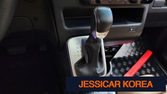 2025 Hyundai Staria - Thumbnail 10