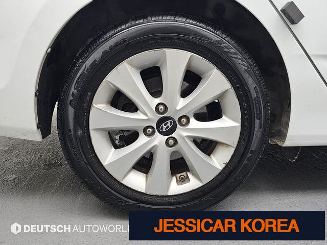 2015 Hyundai Accent (new model) - Thumbnail 12