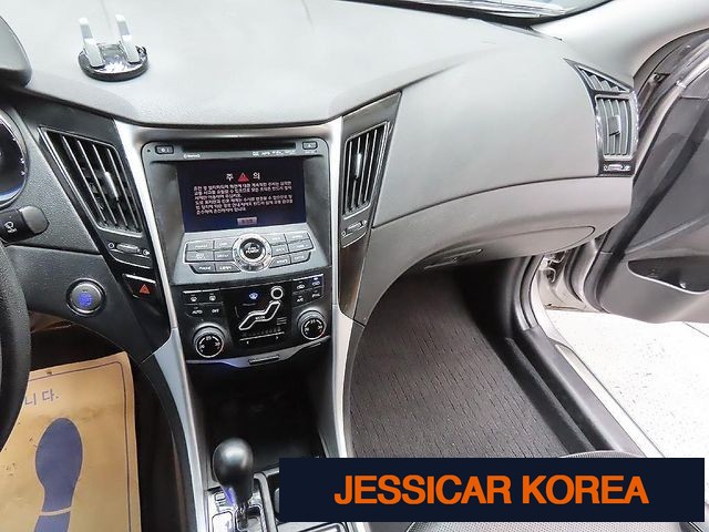 2010 Hyundai YF Sonata - Thumbnail 5
