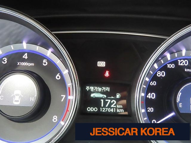2010 Hyundai YF Sonata - Thumbnail 12