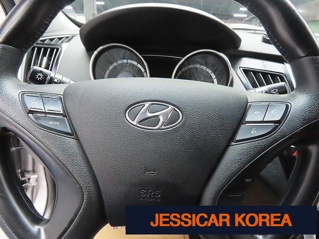2010 Hyundai YF Sonata - Thumbnail 15