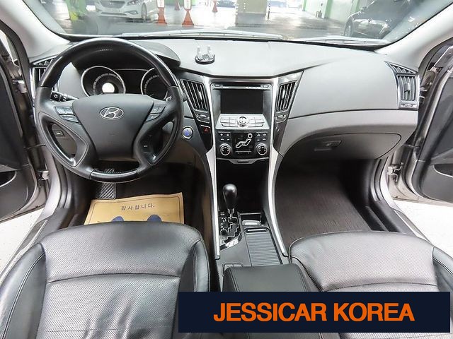 2010 Hyundai YF Sonata - Thumbnail 16