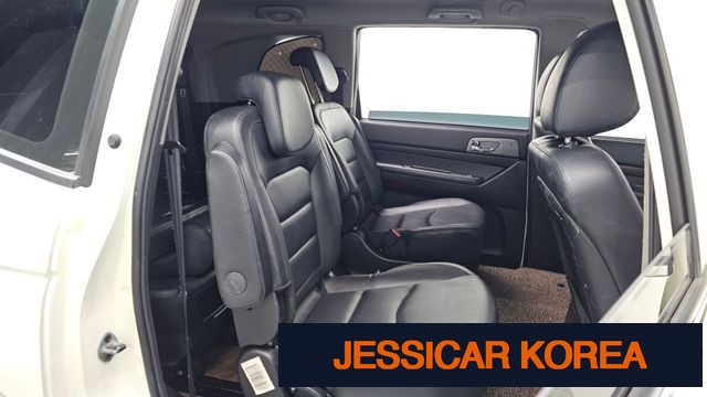 2018 KG Mobility Korando Turismo - Thumbnail 6