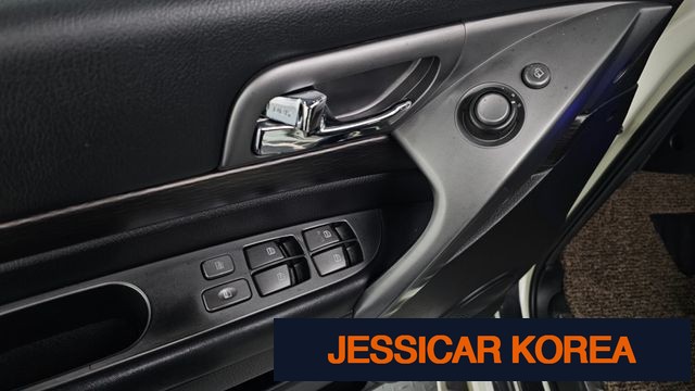 2018 KG Mobility Korando Turismo - Thumbnail 16