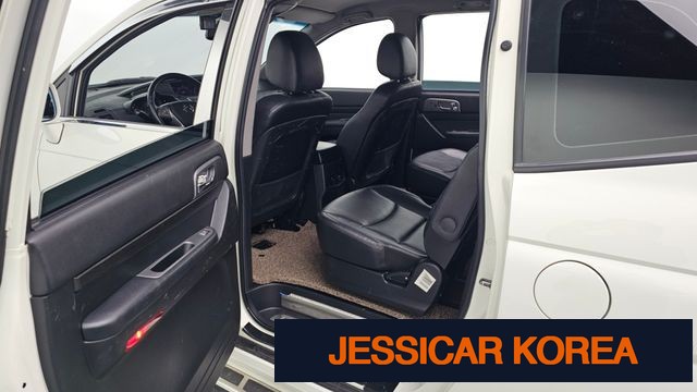 2018 KG Mobility Korando Turismo - Thumbnail 20