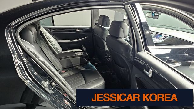 2012 Hyundai Genesis - Thumbnail 3
