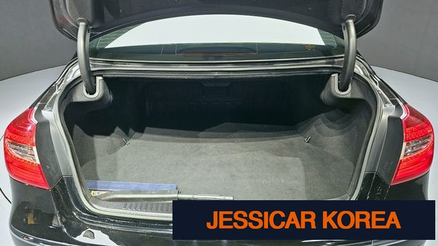 2012 Hyundai Genesis - Thumbnail 8